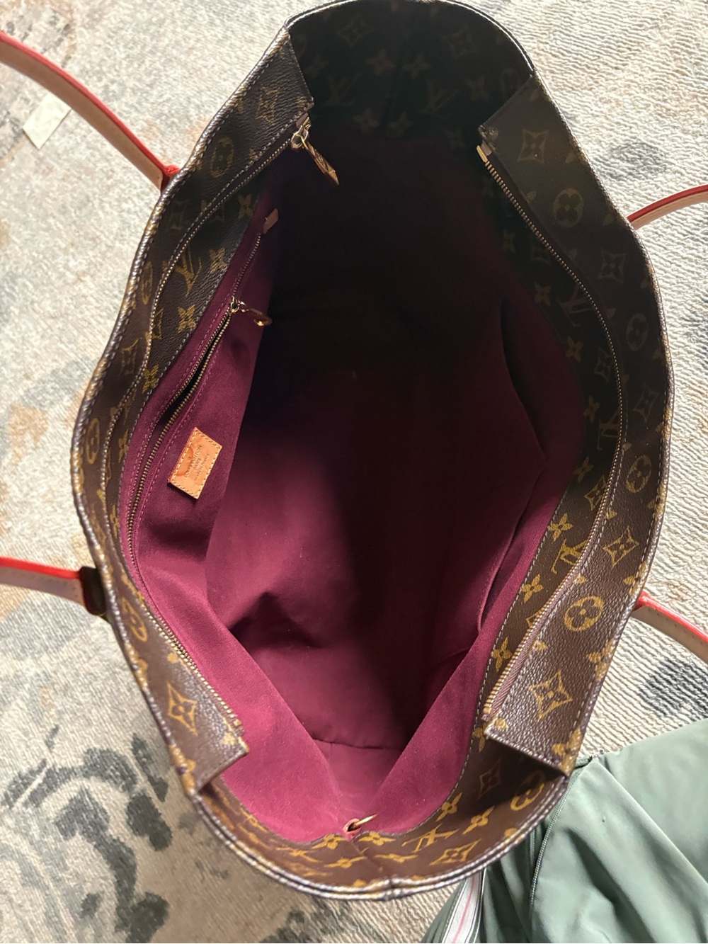 Louis Vuitton Monogram Tote with Natural Vachetta Handles - Picture 6 of 15